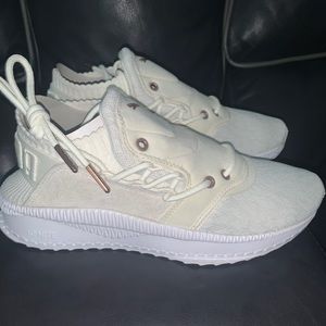 Women Puma sneakers